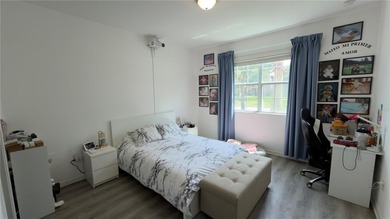 Beautiful 4-bedroom, 2.5-bathroom townhouse located in the - photo 13