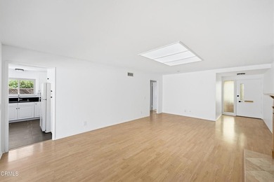 Beautiful 2-bedroom, 2-bath home located in a highly desirable - photo 13