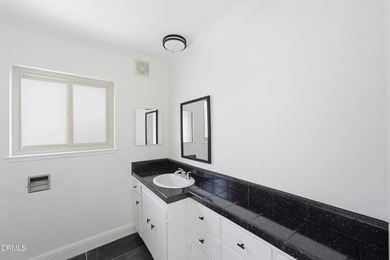 Beautiful 2-bedroom, 2-bath home located in a highly desirable - photo 17