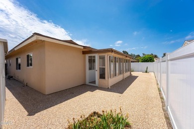 Beautiful 2-bedroom, 2-bath home located in a highly desirable - photo 28