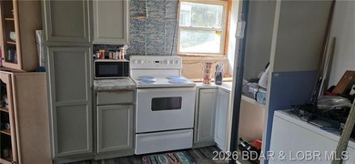 Large lakefront family home tucked back in a protective cove for - photo 30