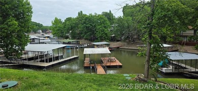 Large lakefront family home tucked back in a protective cove for - photo 49