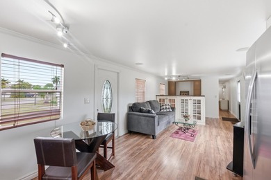 Beautifully maintained and fully furnished 1-bedroom home - photo 8