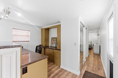 Beautifully maintained and fully furnished 1-bedroom home - photo 9