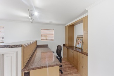 Beautifully maintained and fully furnished 1-bedroom home - photo 10
