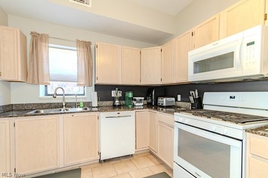 Welcome home to this beautifully updated 2 bedroom, 2 bathroom - photo 22