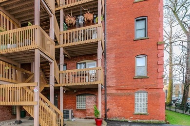 Welcome home to this beautifully updated 2 bedroom, 2 bathroom - photo 38