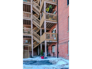Welcome home to this beautifully updated 2 bedroom, 2 bathroom - photo 39