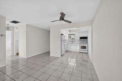 Welcome to this charming villa in Cresthaven Villas Condo 19 - photo 2