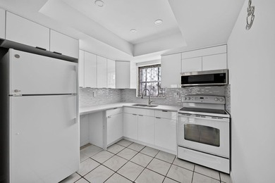 Welcome to this charming villa in Cresthaven Villas Condo 19 - photo 3