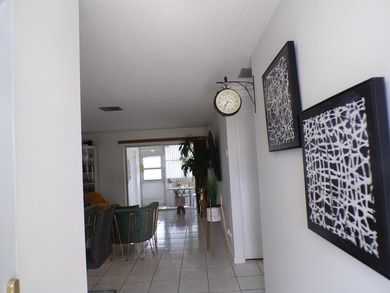 Welcome to this charming villa in Cresthaven Villas Condo 19 - photo 4