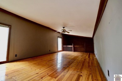 **Unique Lakeside Retreat in Kuttawa!** Discover one of the most - photo 17