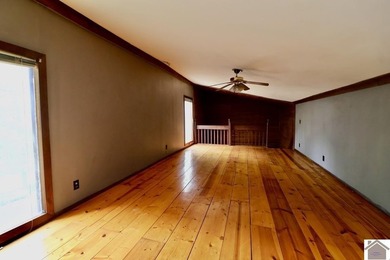 **Unique Lakeside Retreat in Kuttawa!** Discover one of the most - photo 18