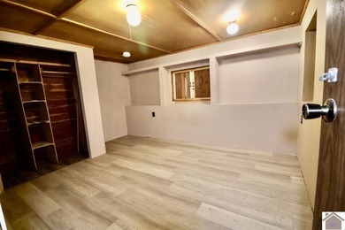 **Unique Lakeside Retreat in Kuttawa!** Discover one of the most - photo 30
