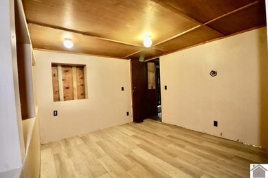 **Unique Lakeside Retreat in Kuttawa!** Discover one of the most - photo 31
