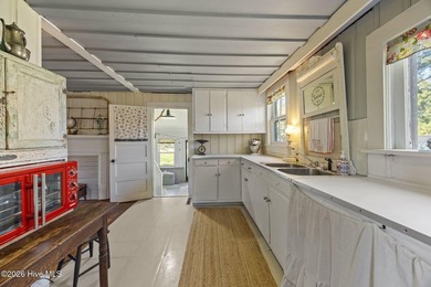 Charming historic home in the heart of Belhaven, full of - photo 32