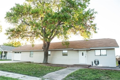 Welcome Home to this beautifully renovated dream home with 1368 - photo 2