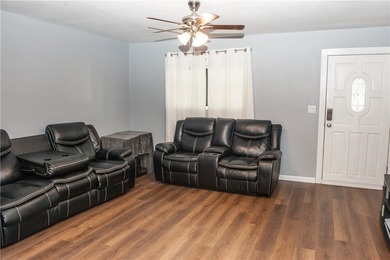 Welcome Home to this beautifully renovated dream home with 1368 - photo 4