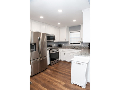 Welcome Home to this beautifully renovated dream home with 1368 - photo 9