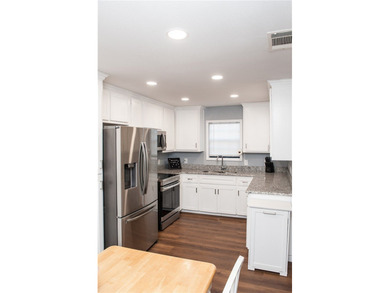 Welcome Home to this beautifully renovated dream home with 1368 - photo 10
