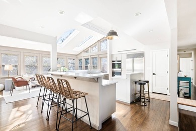 Beautifully renovated home in the desirable waterfront community - photo 8