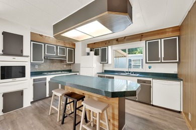 Welcome home to this beautifully updated 3 bedroom, 2 bathroom - photo 3