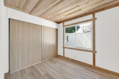 Welcome home to this beautifully updated 3 bedroom, 2 bathroom - photo 9