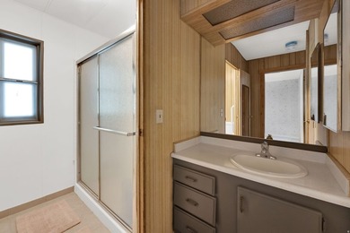 Welcome home to this beautifully updated 3 bedroom, 2 bathroom - photo 10