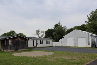 Welcome to this well-maintained in-town manufactured home - photo 1