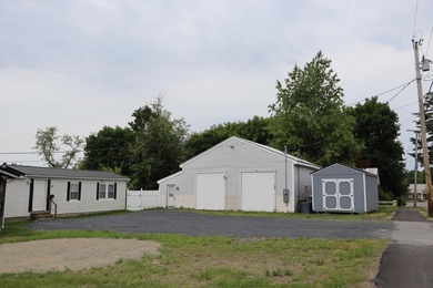 Welcome to this well-maintained in-town manufactured home - photo 2