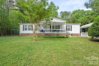 COUNTRY CHARM, CITY CONVENIENCE! If privacy is what you're - photo 1