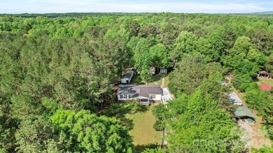 COUNTRY CHARM, CITY CONVENIENCE! If privacy is what you're - photo 3