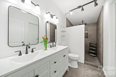 COUNTRY CHARM, CITY CONVENIENCE! If privacy is what you're - photo 10