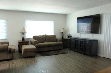 Seller is highly motivated! Perfectly positioned in the - photo 2