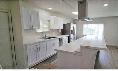 Seller is highly motivated! Perfectly positioned in the - photo 3