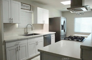 Seller is highly motivated! Perfectly positioned in the - photo 4