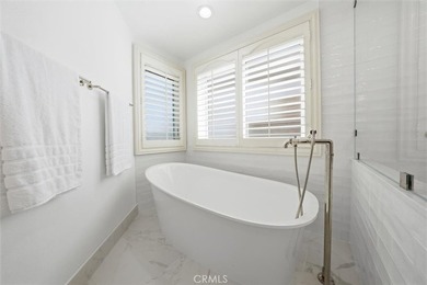 LOCATED JUST FOUR HOUSES FROM THE STRAND, this beautifully - photo 24