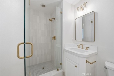 LOCATED JUST FOUR HOUSES FROM THE STRAND, this beautifully - photo 26