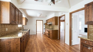 Charming Richardson Home with tons of potential in this spacious - photo 11