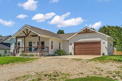 A beautifully designed ranch home located on a spacious lot in - photo 2