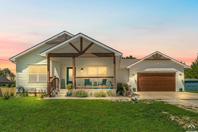 A beautifully designed ranch home located on a spacious lot in - photo 3