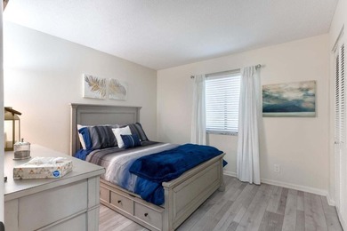 Beautiful furnished 2 bedroom 2 bath unit with open kitchen and - photo 15