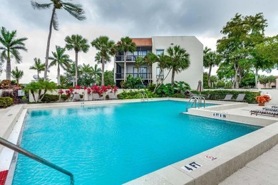 Beautiful furnished 2 bedroom 2 bath unit with open kitchen and - photo 18