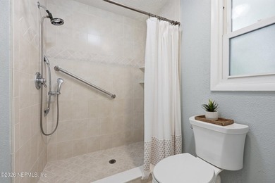 MAIN HOUSE + GUEST HOUSE - Perfect for multigenerational living - photo 22