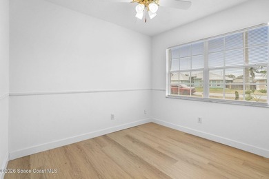 Perfectly landscaped and exterior freshly painted located in a - photo 23