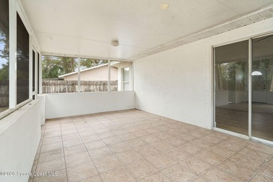 Perfectly landscaped and exterior freshly painted located in a - photo 34