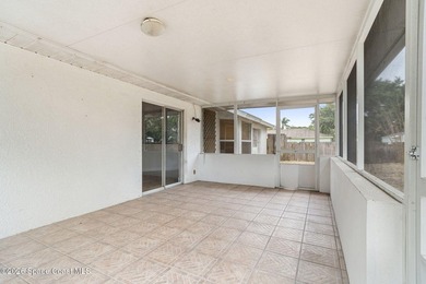 Perfectly landscaped and exterior freshly painted located in a - photo 37