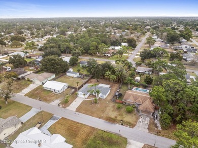 Perfectly landscaped and exterior freshly painted located in a - photo 44