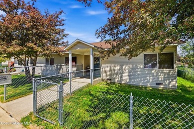 Excellent mixed-use investment opportunity featuring a - photo 3