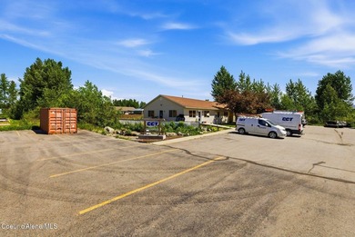 Excellent mixed-use investment opportunity featuring a - photo 4